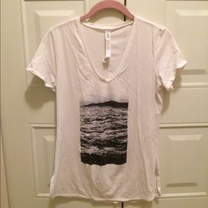 LuLuLemon T-shirt ocean picture on front v-neck!
